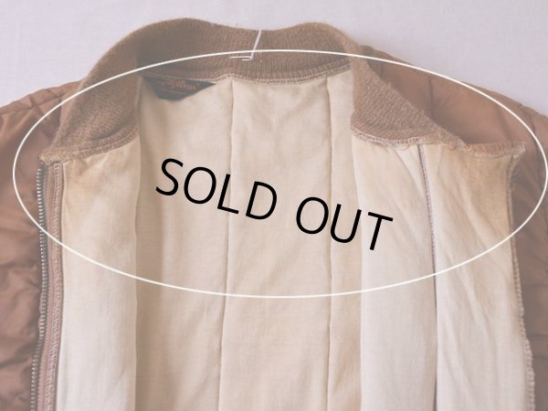 裏地に多少の黄ばみ・汚れ。