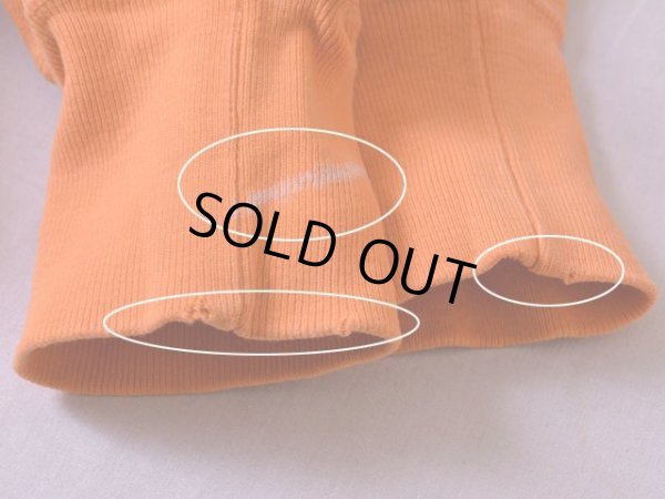 袖リブに少々ダメージ・汚れ。