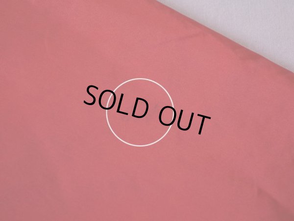 右袖に僅かな汚れ。