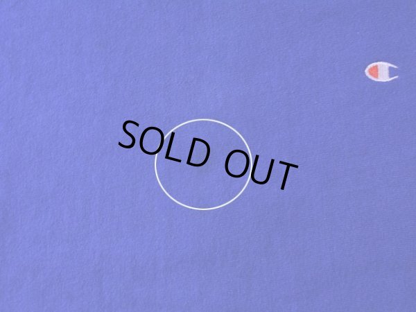 胸付近に薄ら僅かなシミ。