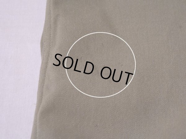 右脇腹付近に虫食い。