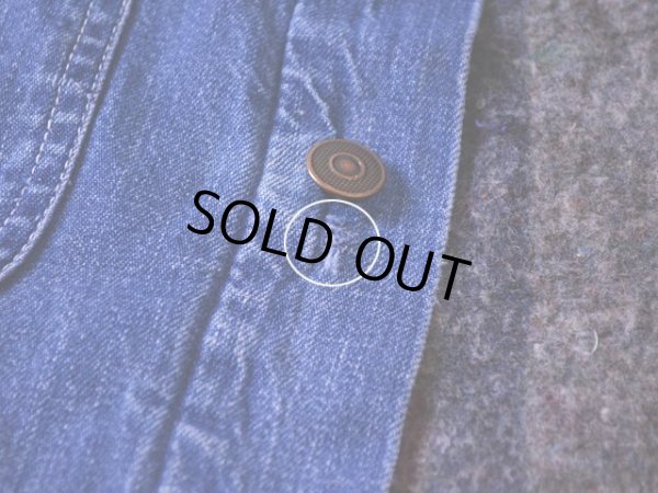 第3ボタン下に僅かなダメージ。