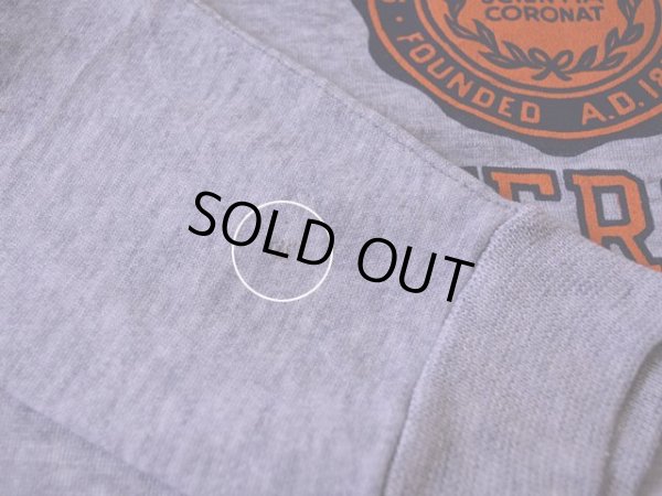 右袖口にダメージ。