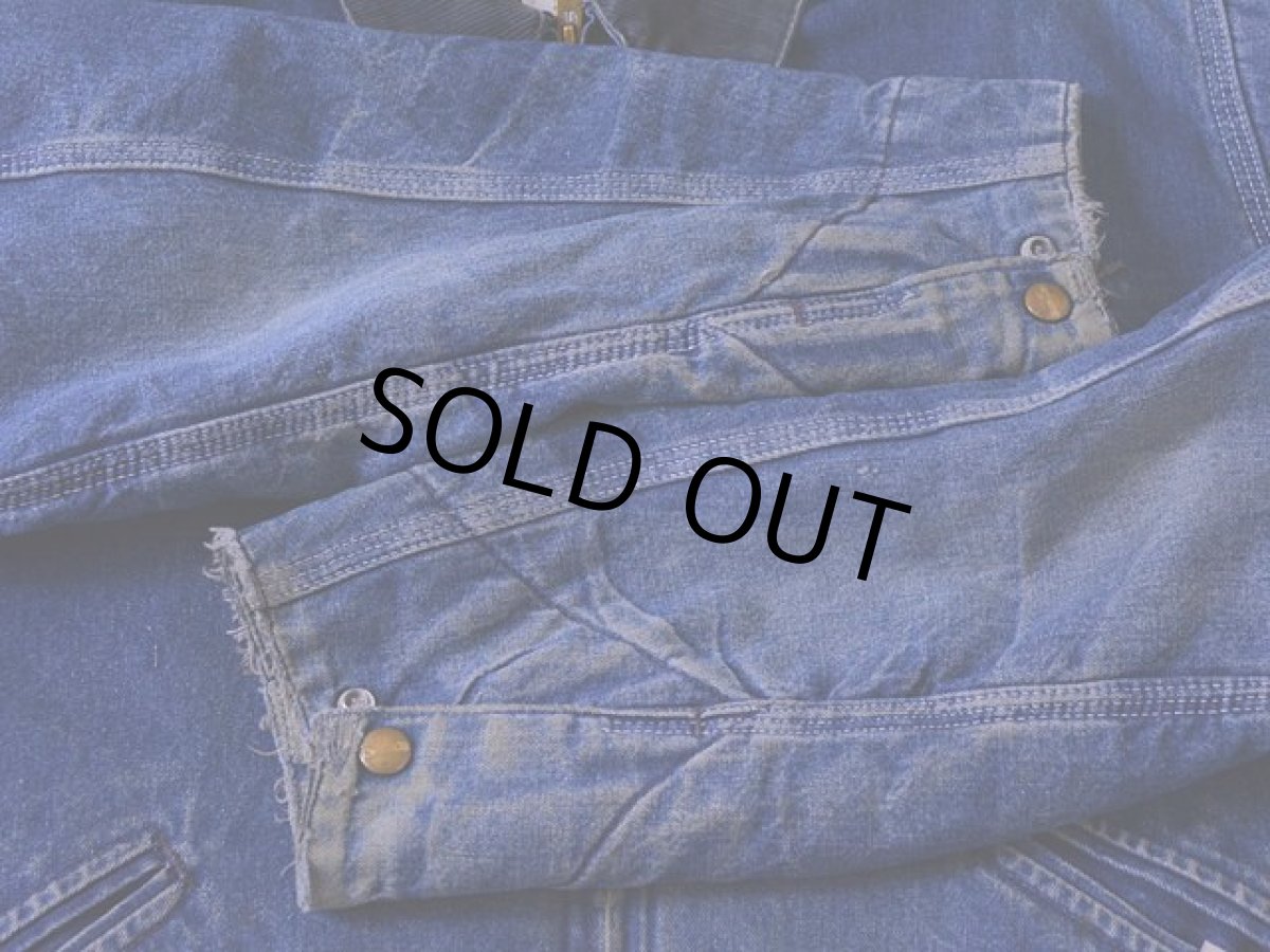 ワイルドな汚れた感じの色落ち。