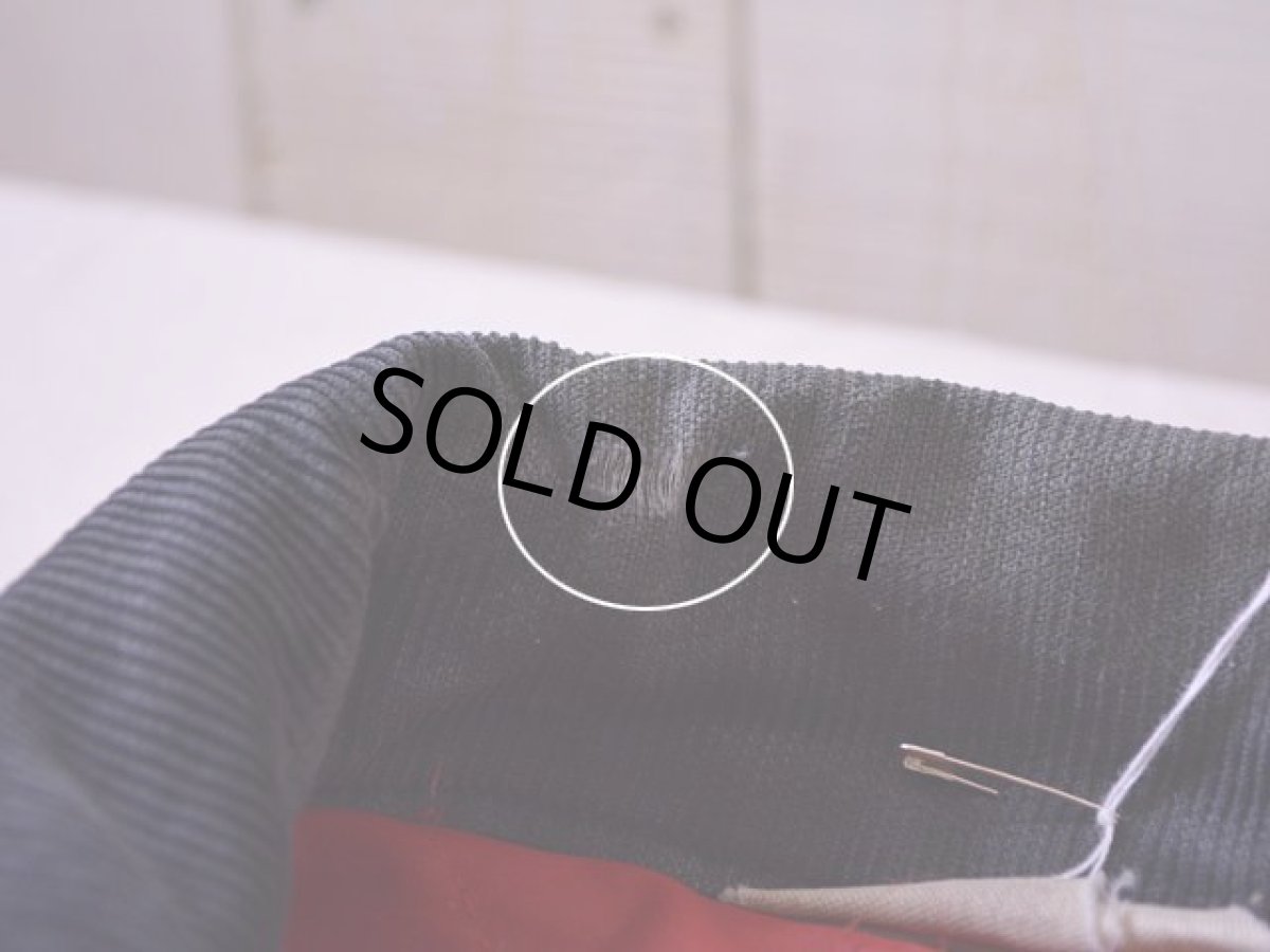 襟に少々ダメージ。