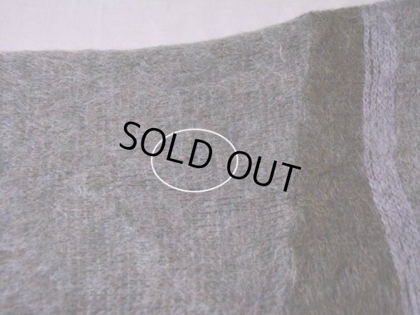 右袖付け根付近に少々虫食い。