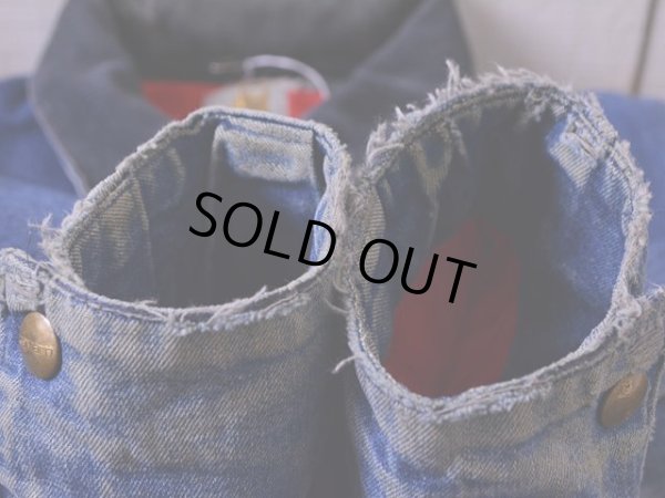 袖口にダメージ。