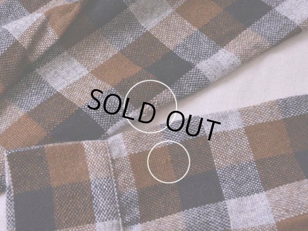 両袖に僅かな虫食い。