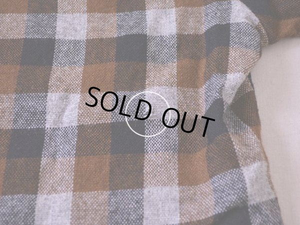 バック右サイドに虫食い。