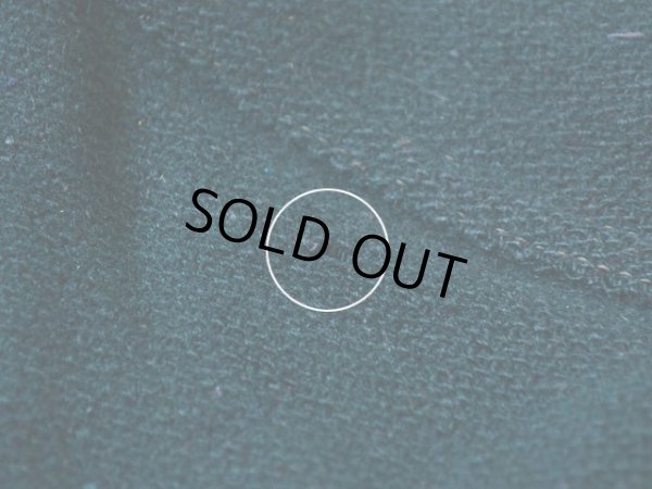 袖に僅かな虫食い。