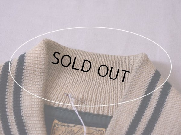 首リブに薄ら汚れ。