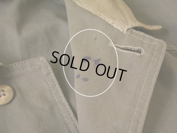 首元裏に少々汚れ。