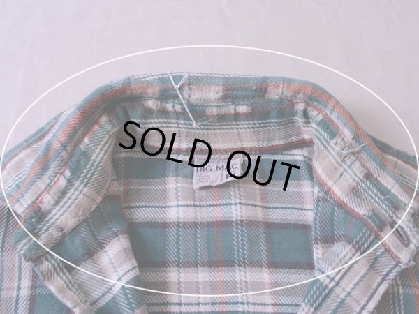 襟周りにスレ・ダメージ。