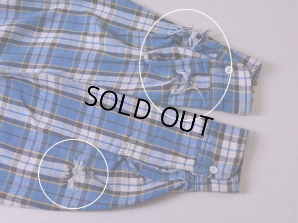 両袖に大きなダメージ。