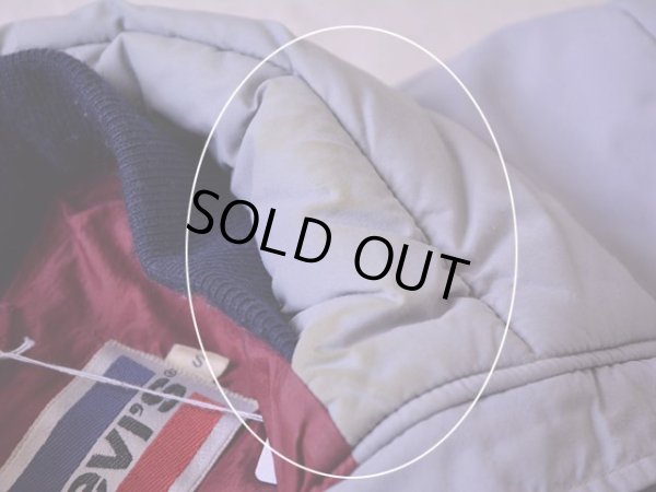 襟に薄ら汚れ。