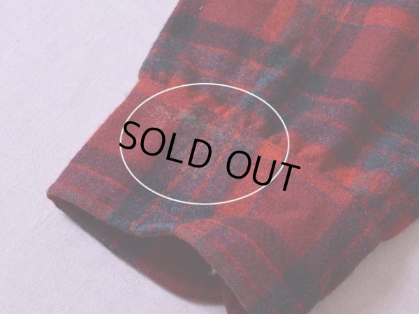 右袖カフスに少々汚れ。