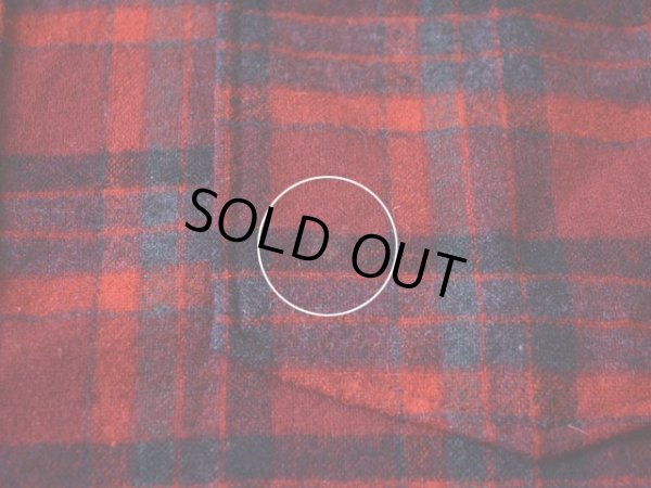 左胸ポケットに僅かな汚れ。