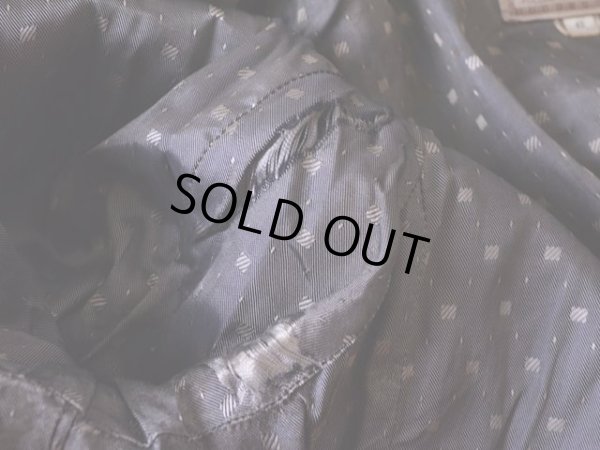 裏地に少々ダメージ。