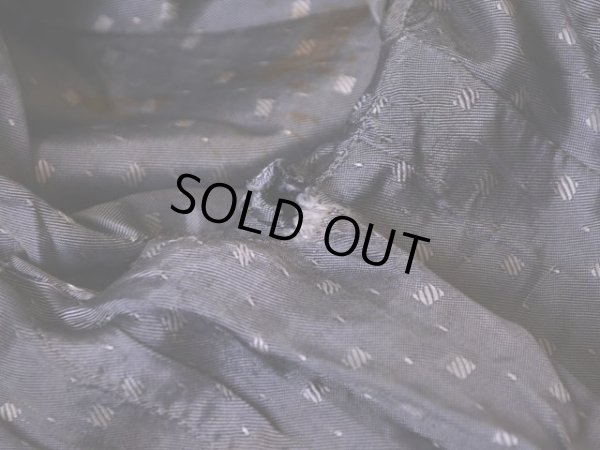 裏地に少々ダメージ。