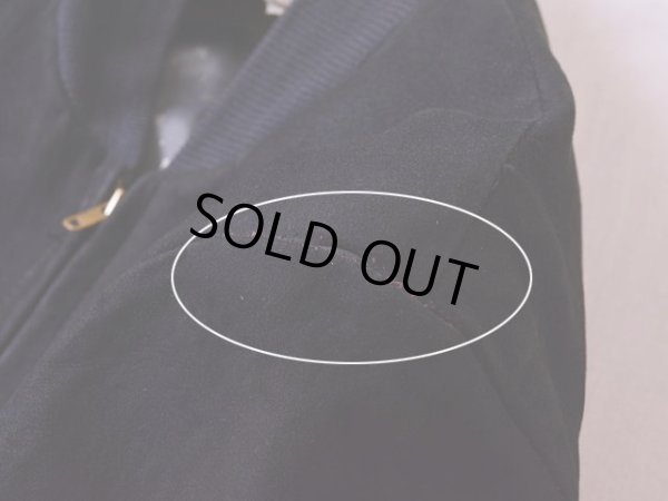 左肩に少々ステッチ切れ。