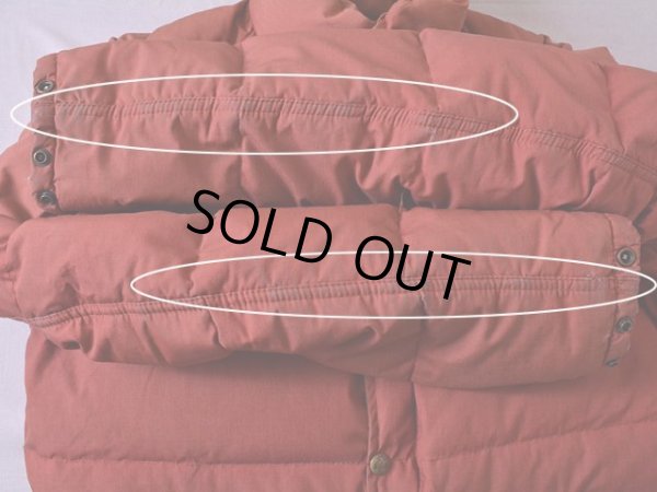 両袖に多少のスレ・傷・汚れ。