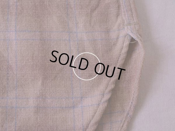 フロント裾に少々虫食い。