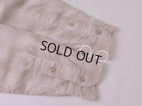 袖口に少々虫食い。