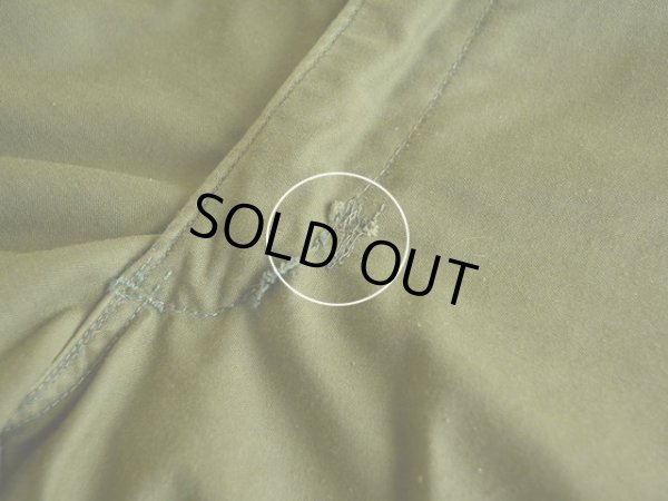 股付近に僅かなリペアとステッチホツレ。