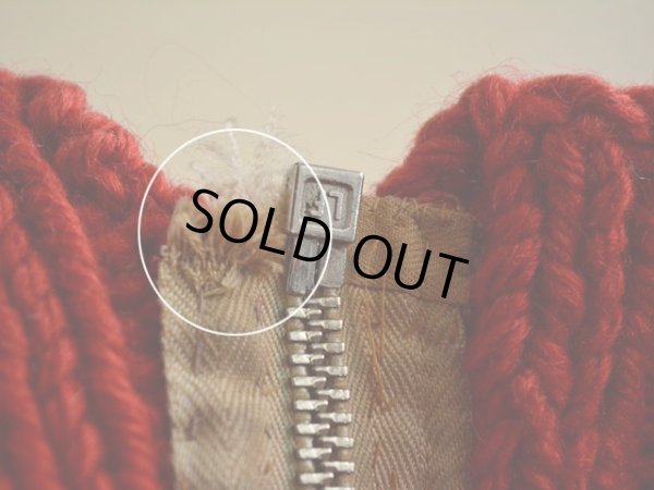 ジップ付け根に少々ホツレ。