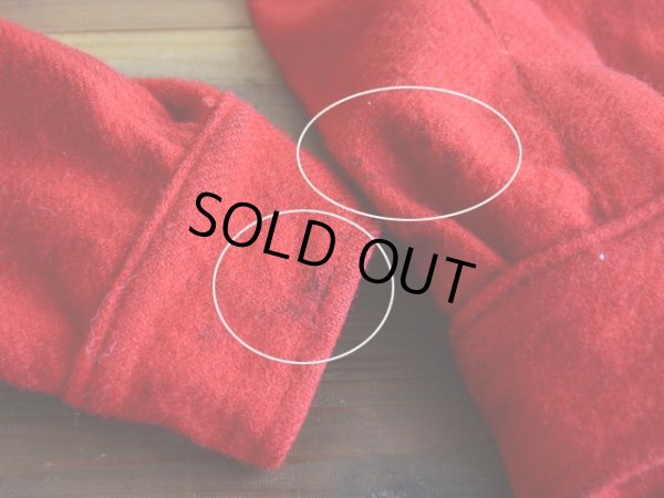 両袖口に少々汚れ。