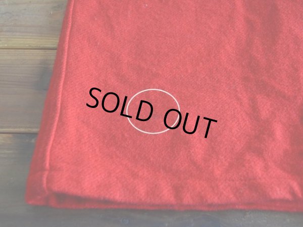 バック裾付近に少々汚れ。