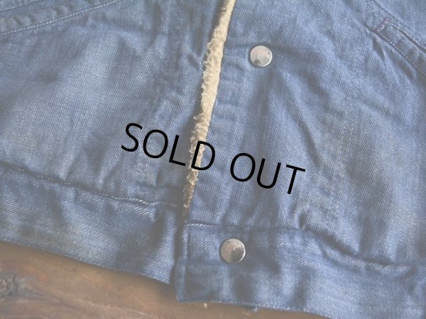 フロント裾に薄ら汚れ。