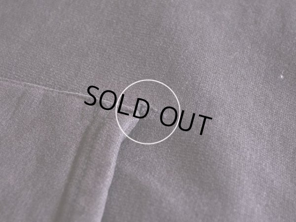 ポケット付け根に少々ホツレ。