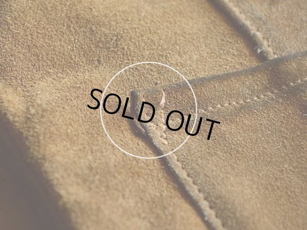 ポケット付け根に少々ステッチホツレ。