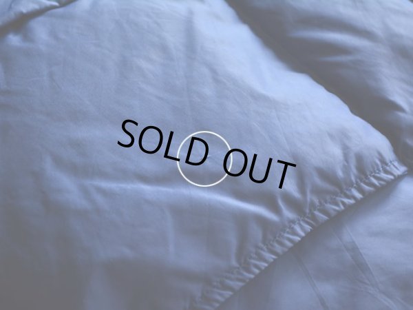 右裾に僅かな傷。