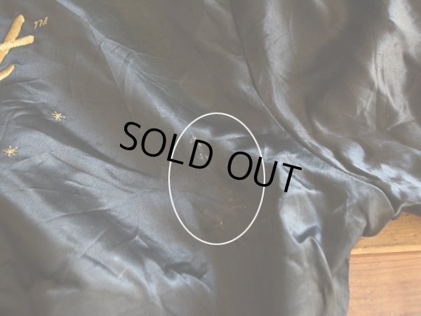 背中に僅かな汚れ。