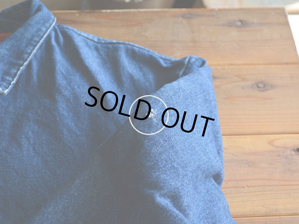 左袖に僅かなダメージ。