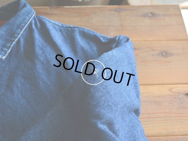 左袖に僅かなダメージ。