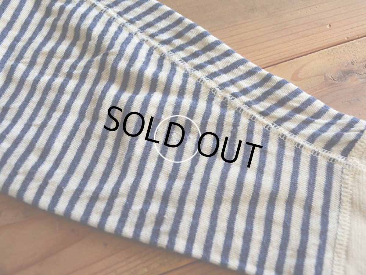 袖に小さなダメージ。