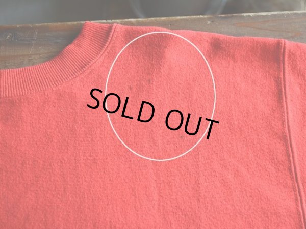 左胸上付近に少々汚れ。