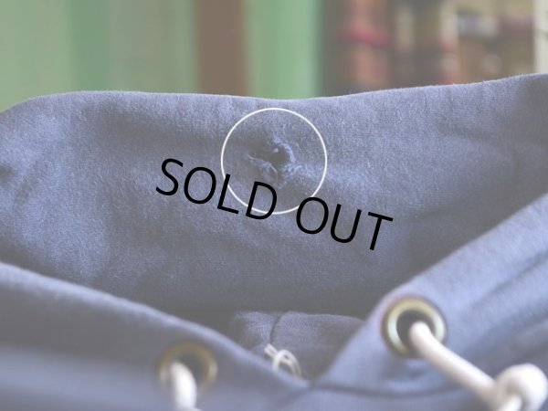 フード内側に少々ダメージ。