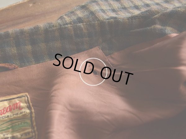 裏地に小さなダメージ。