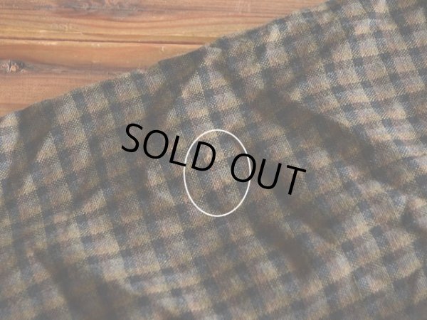 左袖に僅かな虫食い。