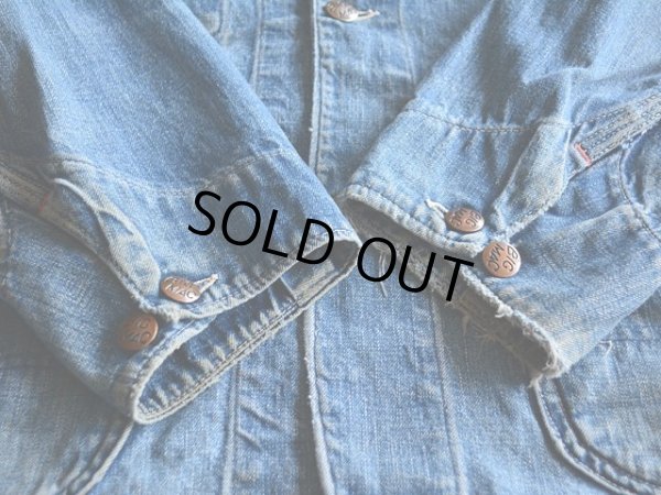 袖に多少のスレダメージ。