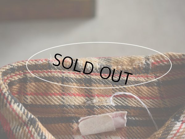 襟に少々スレ。