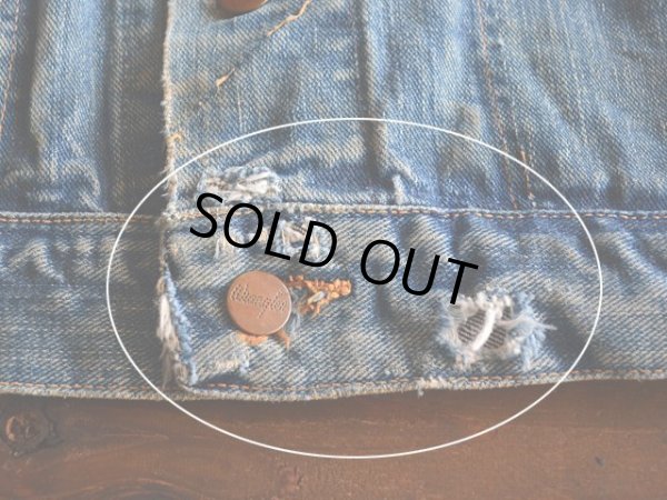 フロント裾に少々ダメージ。