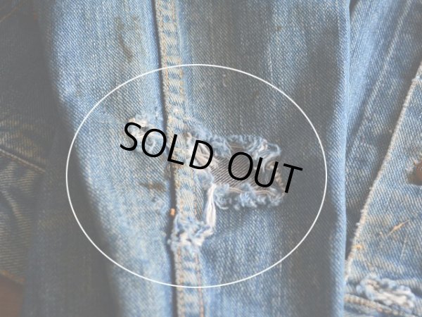 右袖にダメージ。