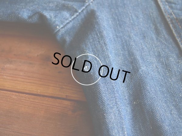 右脇腹に僅かな傷。