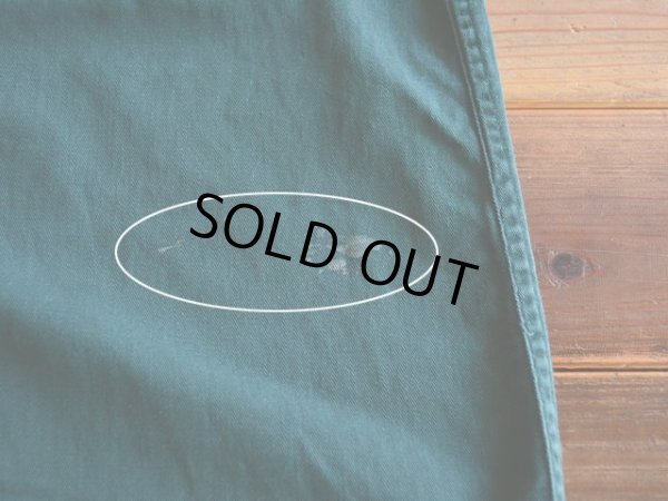 左脇腹付近に少々汚れ。