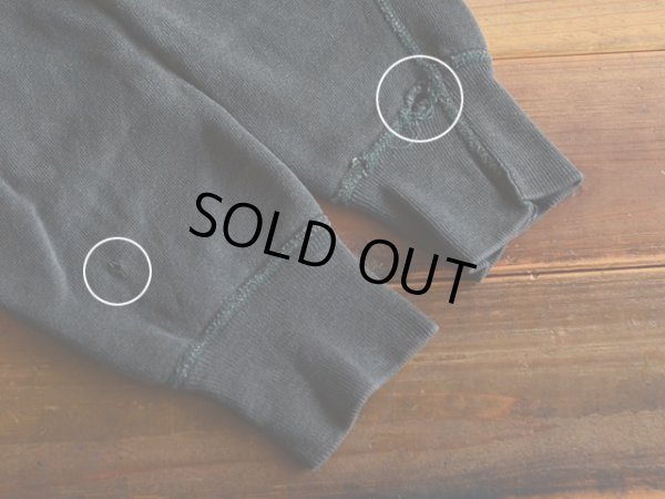 袖・袖リブ付け根に少々ダメージ。